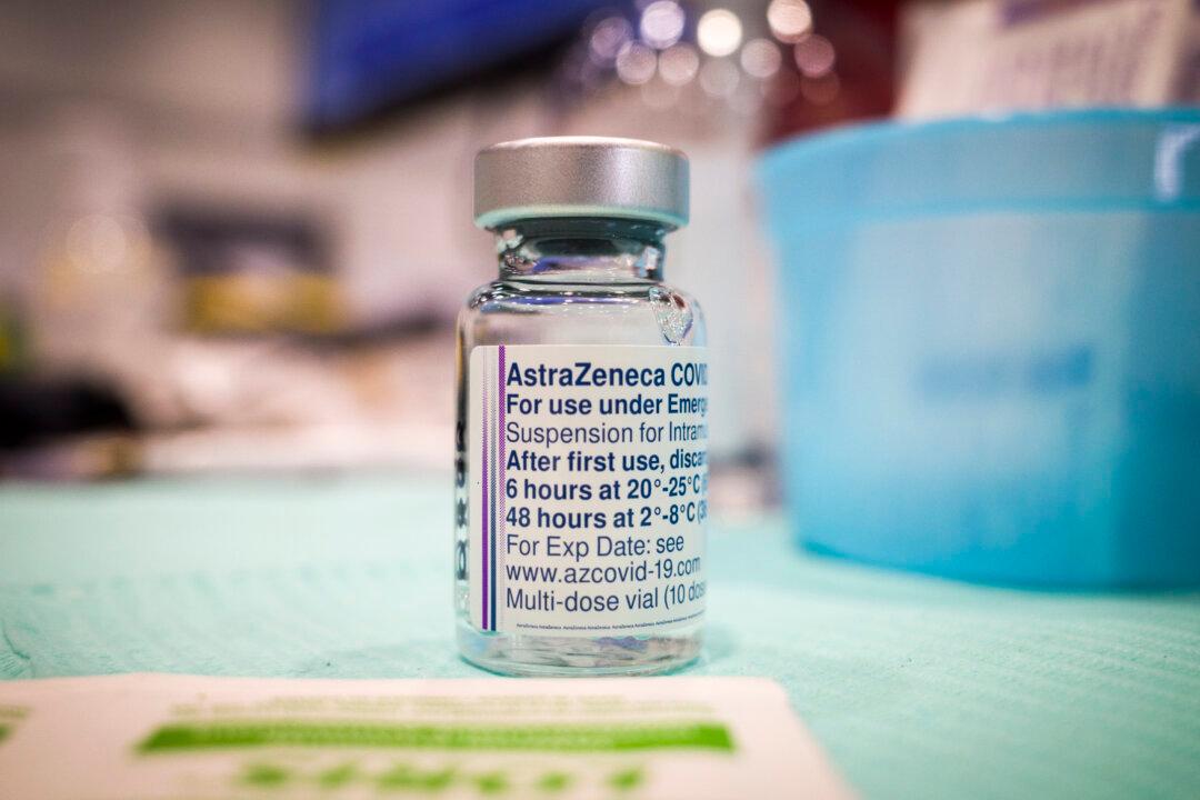 Ontario Doctor at Risk of Losing Licence Over COVID-19 Vaccine Comments