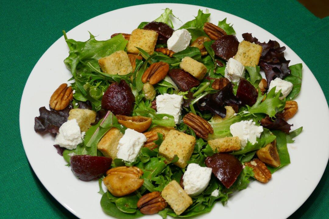 Quick Fix: Fig, Goat Cheese Salad Delicious, Light Dinner