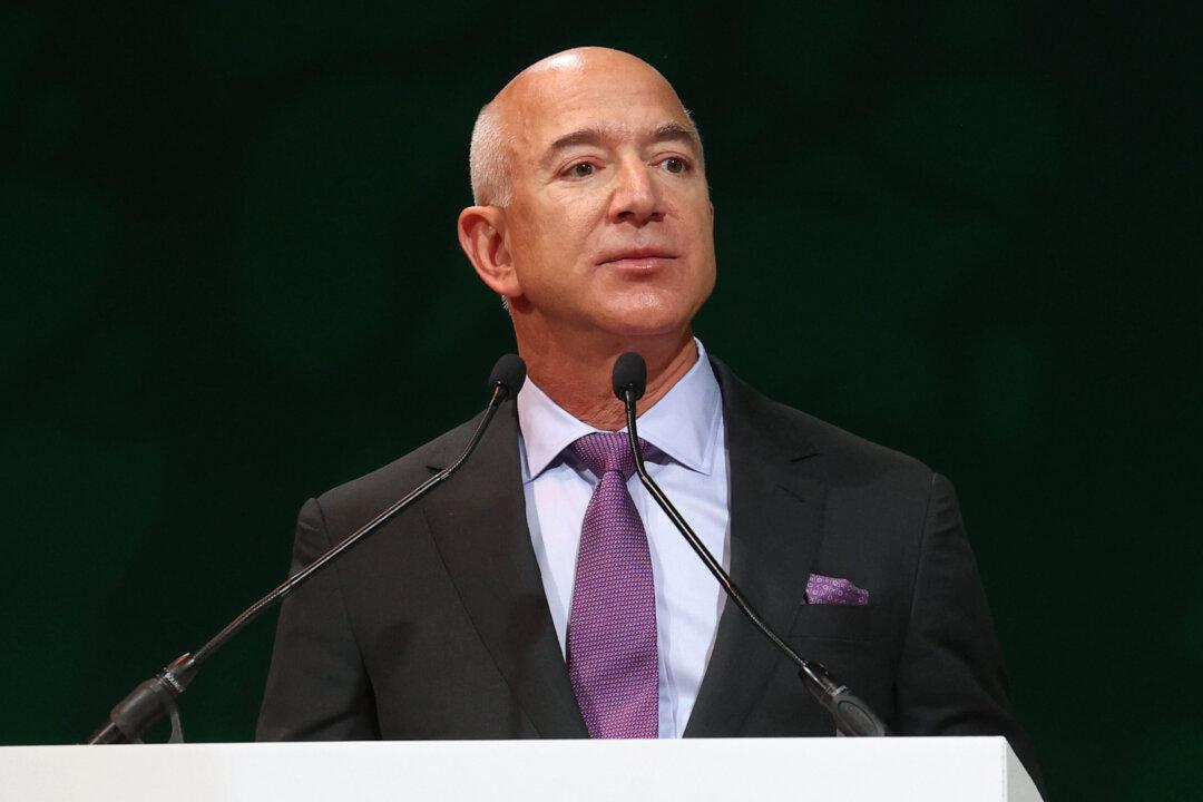 Jeff Bezos Raises Concerns About China’s Clout Over Twitter After Musk’s Takeover