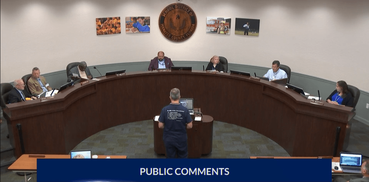 Florida Teachers Shut Down Classroom Libraries in Fear of Felony Charges