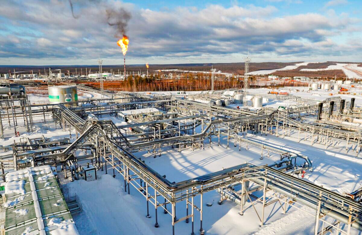 European Union to Cut Russian Oil and Gas Imports to Zero by 2027