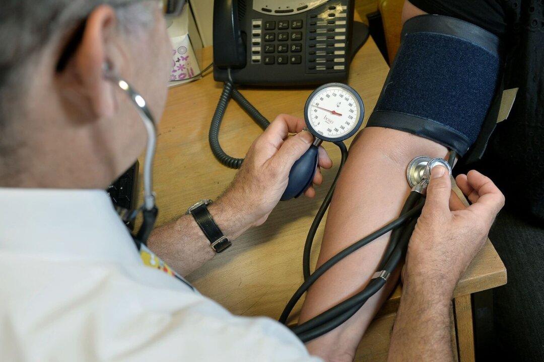 British Doctors Could Be Struck Off For Publishing ‘Misleading’ Posts On Vaccines And Lockdowns