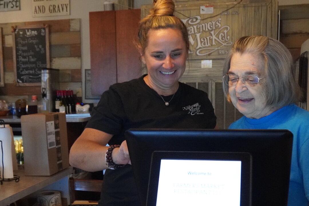 Oldest Restaurant in Fort Myers Celebrates 70 Years