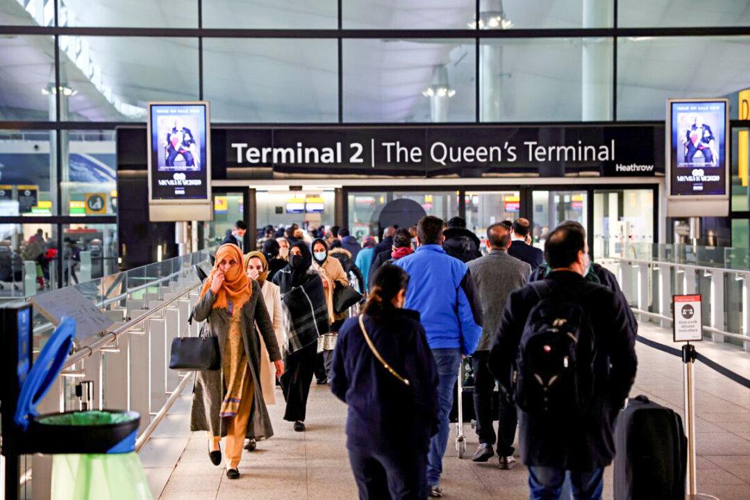 Transport Secretary Unveils Measure to Ease UK Flights Chaos