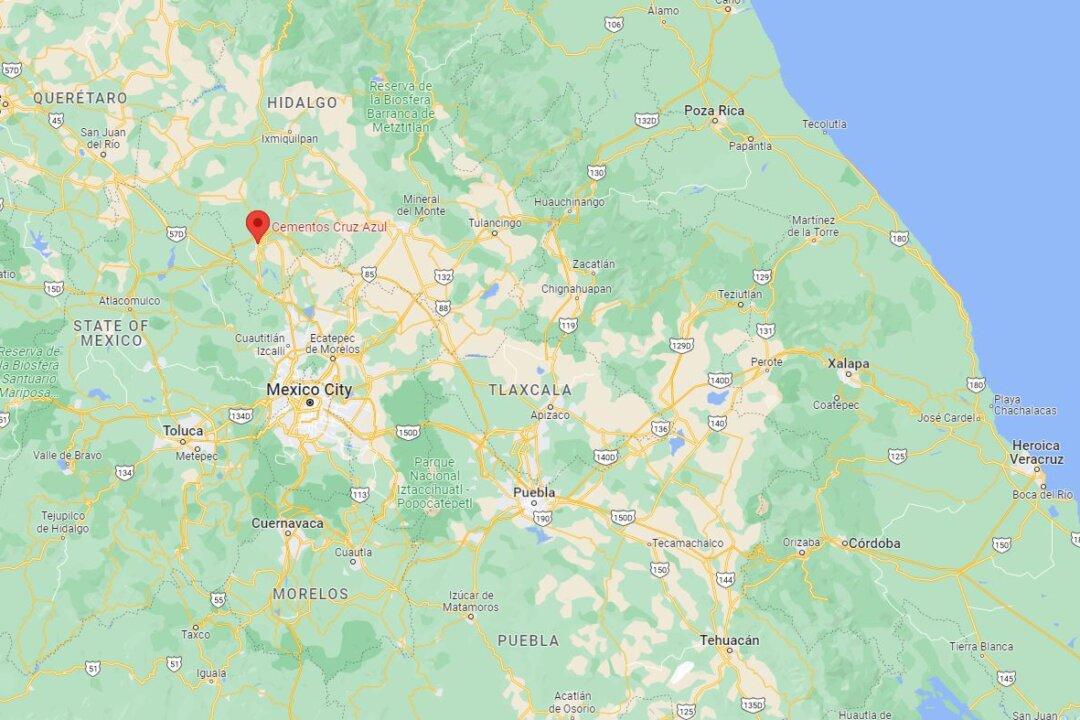 8 Killed in Clash at Mexican Cement Plant