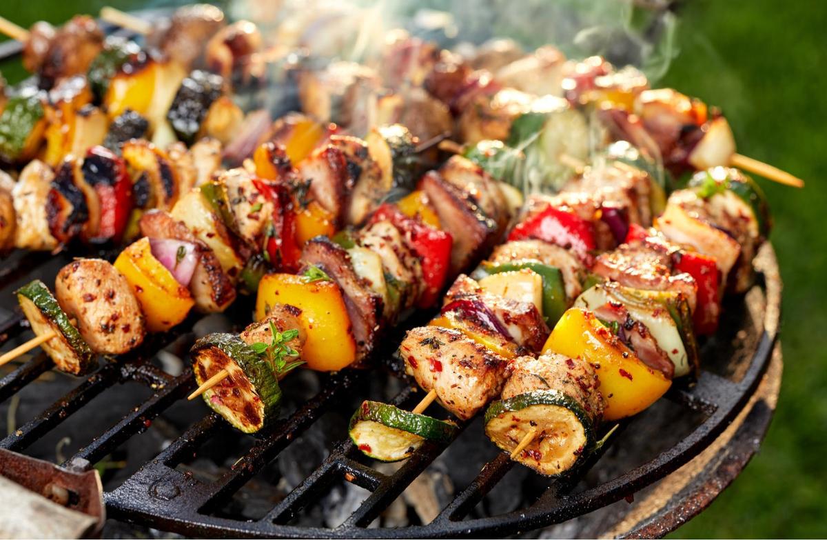 How to Grill With Wooden Skewers