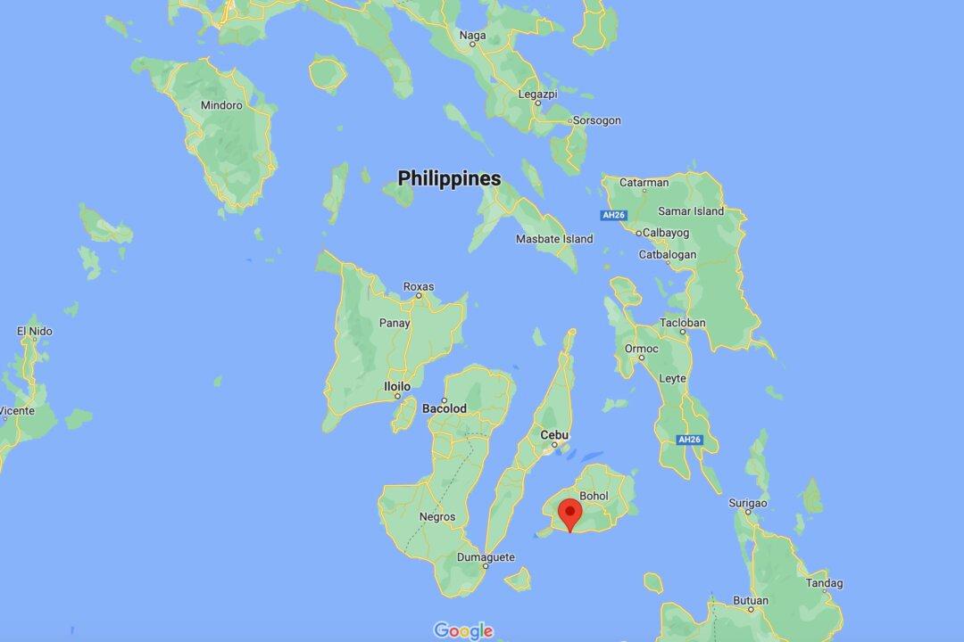 Traffic Jam Causes Philippine Bridge to Collapse, Killing 4