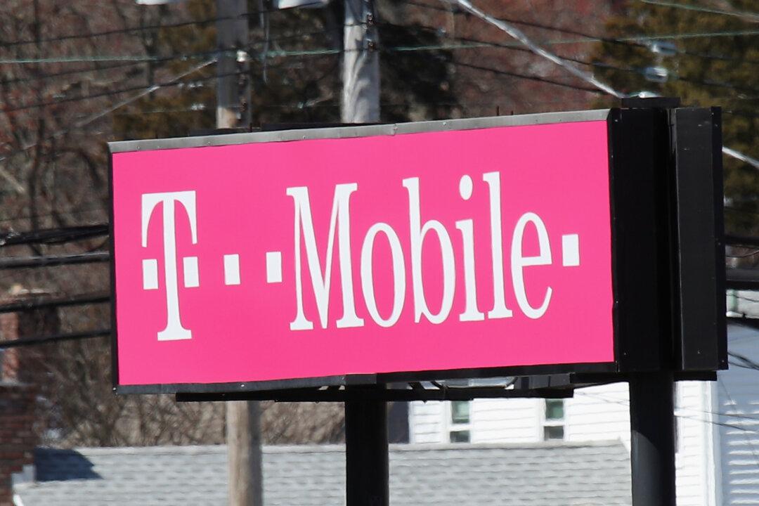 T-Mobile US Shares Gain on Q1 Performance; Boosting Sprint Merger Synergies Outlook