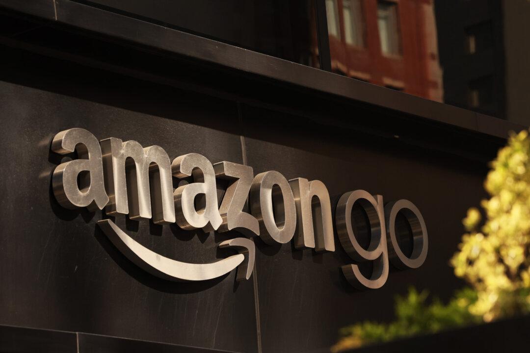 Amazon Shares Plunge in Biggest Drop Since 2006 After Posting $3.8 Billion Loss