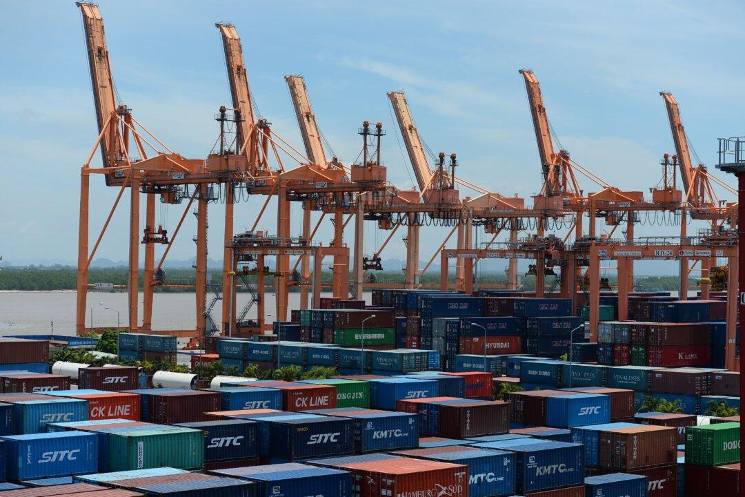 Vietnam Speeds Up Economic Recovery, Overtakes China’s Top Export City for Third Consecutive Year