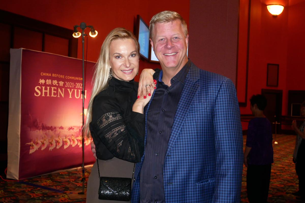 Illinois Patron Says Shen Yun Makes Her Want to Be a Better Person