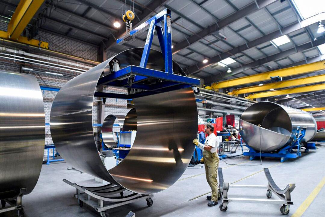 Euro Zone Factory Output Growth Stalled in April: PMI