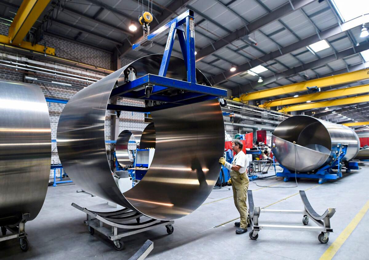 Euro Zone Factory Output Growth Stalled in April: PMI