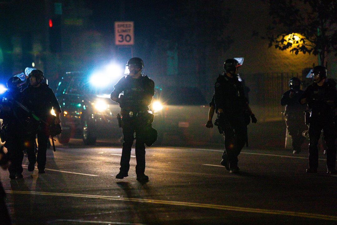 1 Officer Injured as Pro-Abortion Protesters ‘Throw Rocks and Bottles’ at LA Police: Chief
