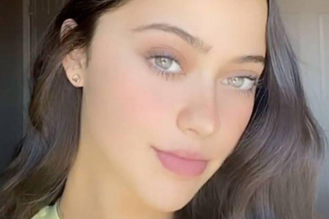 ‘Toddlers & Tiaras’ Star Dies at Age 16: Mother