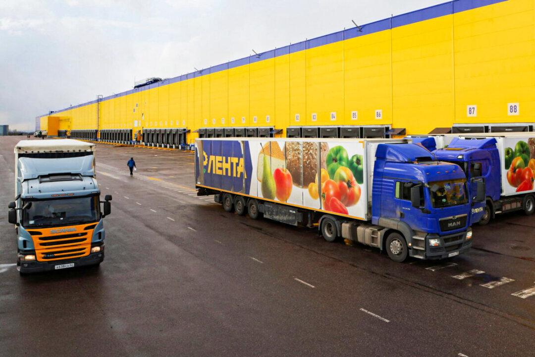 Russian Retailers in Talks to Import Goods via Kazakhstan: Report