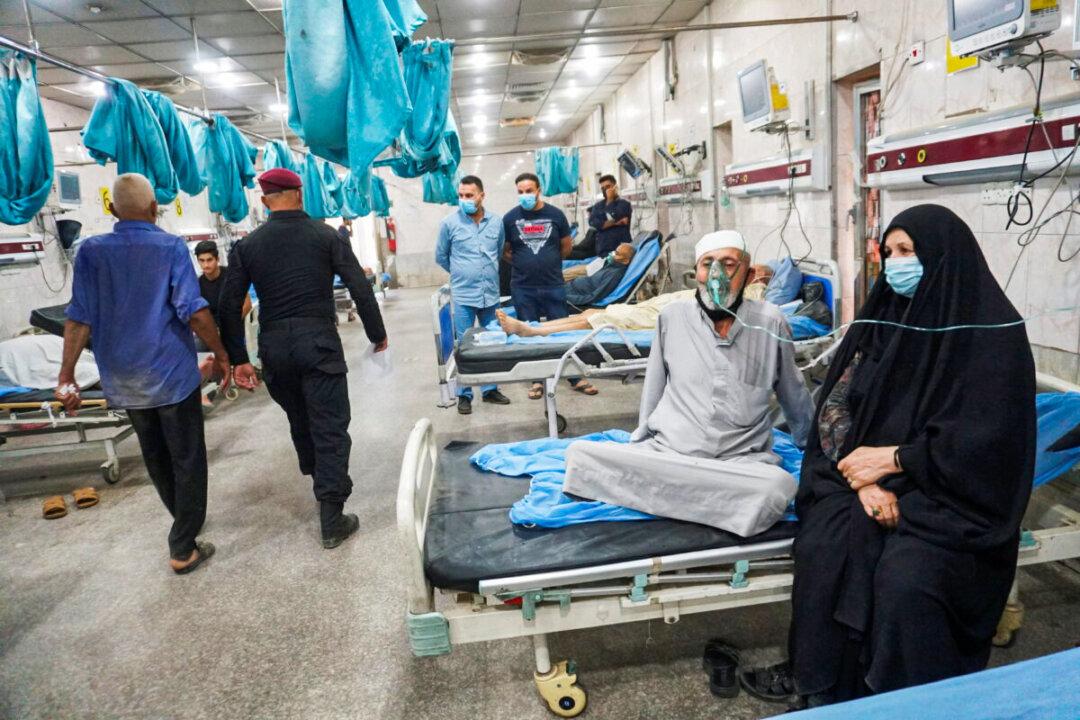Severe Dust Storms in Iraq Cause Breathing Problems for Thousands: Medics