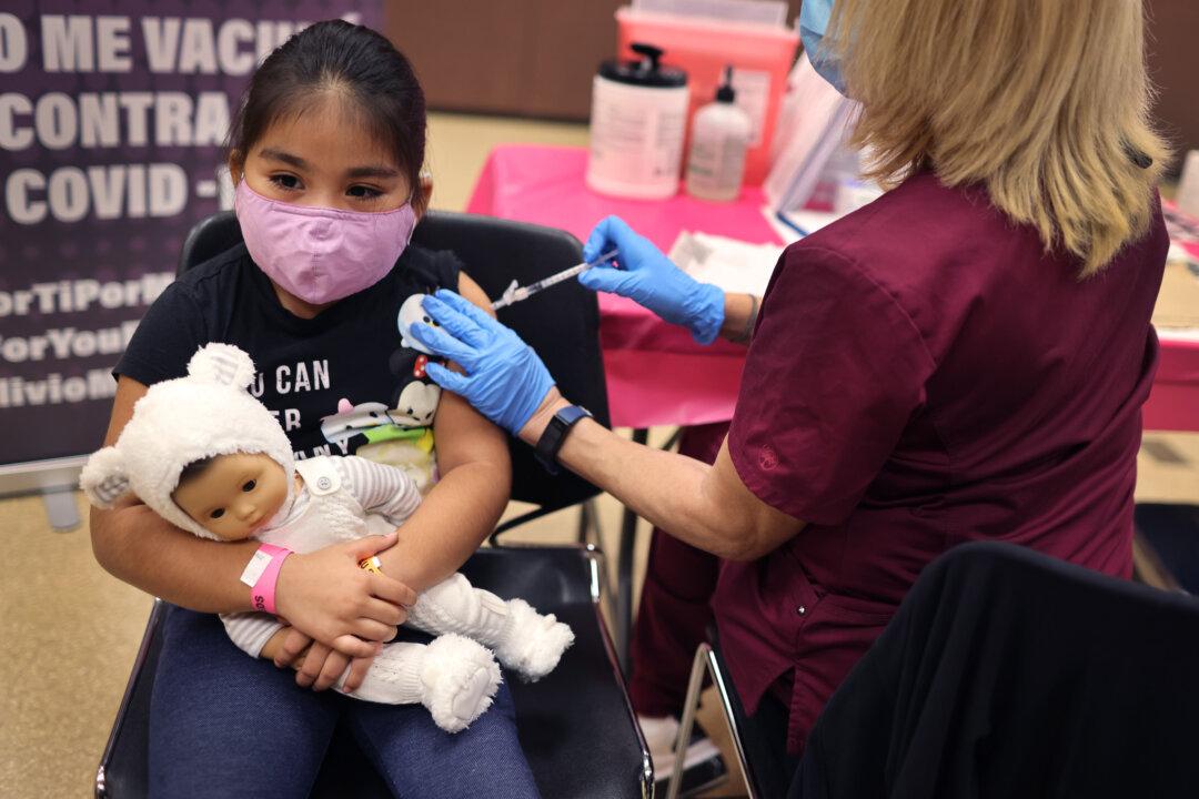 Growing Number of Governors Reject COVID Vaccines for School Entry After CDC Vote