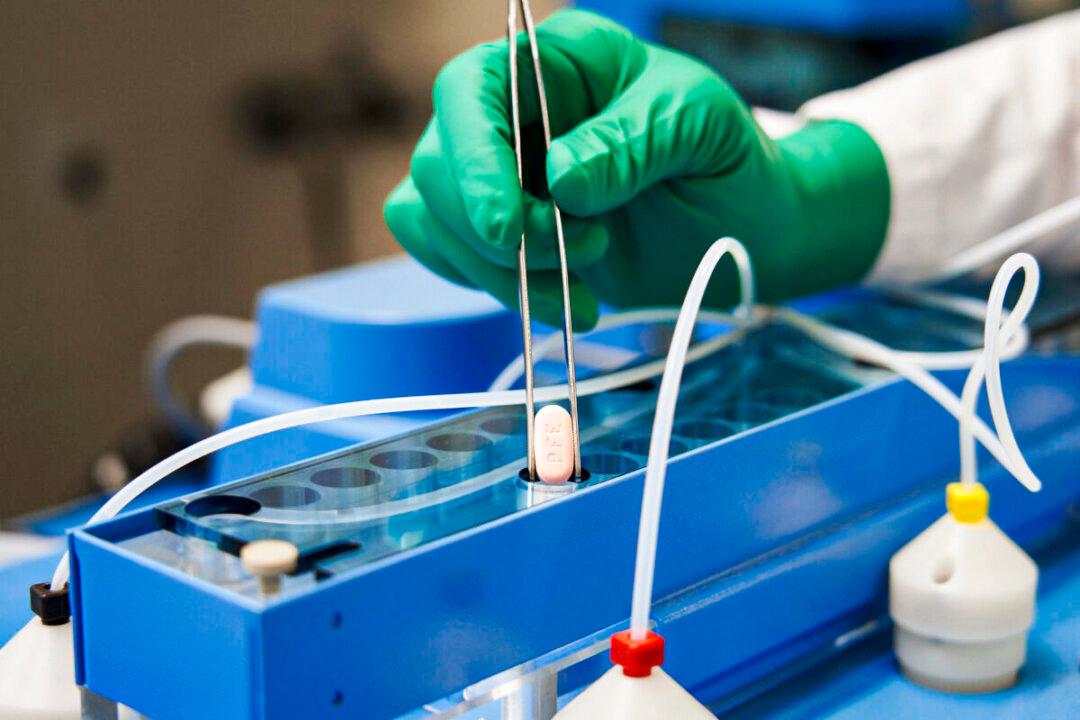 Doctors Warn Pfizer COVID Treatment Paxlovid Can Interact With Common Medications