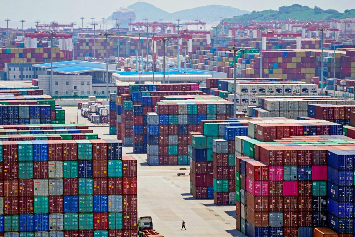 China’s Exports Growth Hits 2 Year-Low as COVID Curbs Hit Factories