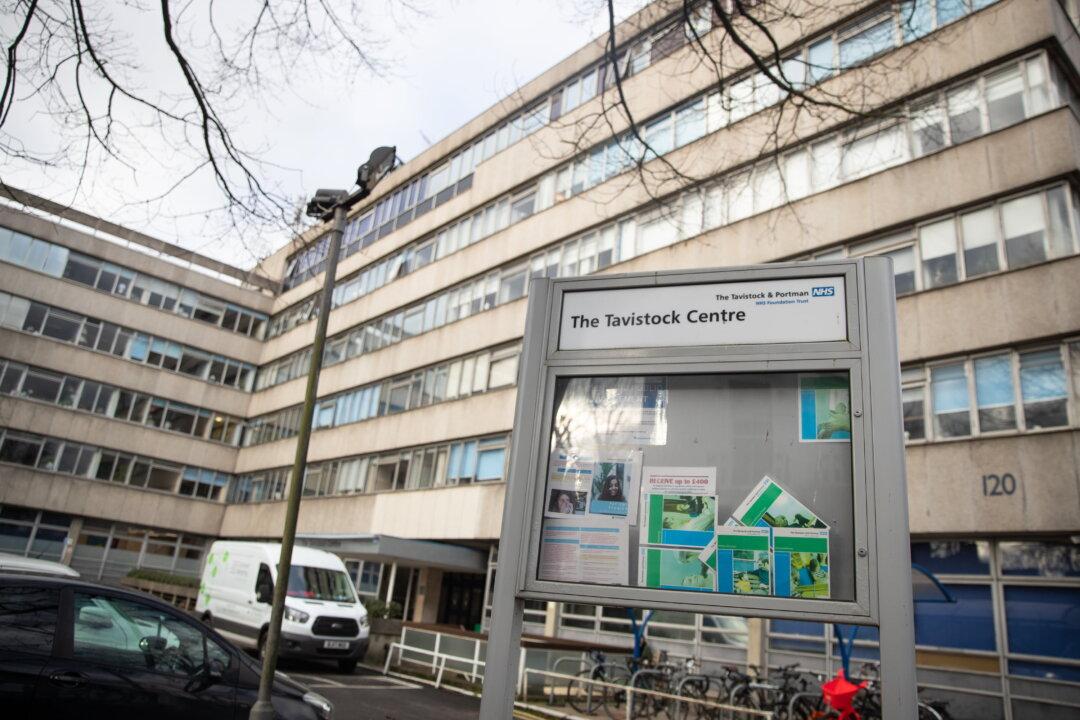 London Gender Clinic Facing Lawsuit by up to 1,000 Families, Says Lawyer