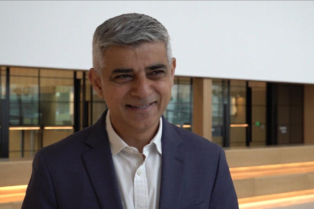 Mayor Khan Plans to Expand London’s Ultra Low Emission Zone