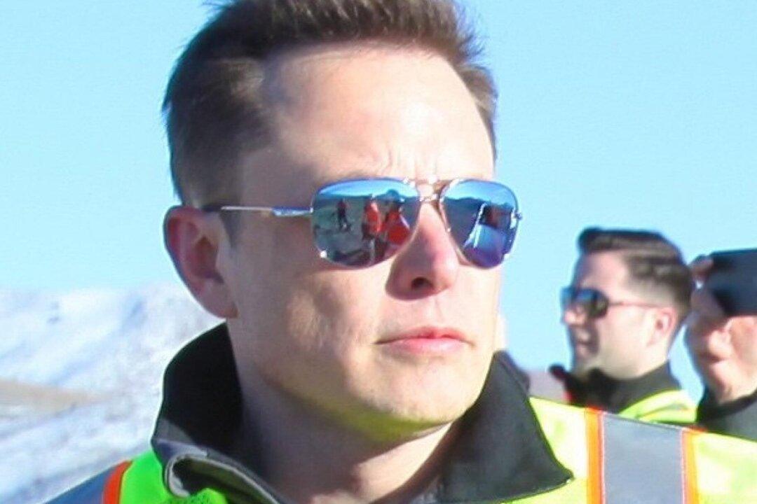 Elon Musk Ships Tesla Powerwalls to Ukraine for Ambulant Clinics, Draws Praise From Vice Premier