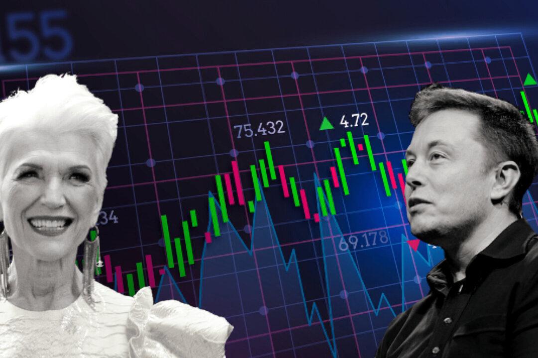 Elon Musk’s Mom Says Stock Surge Paid for Him to Move to Canada