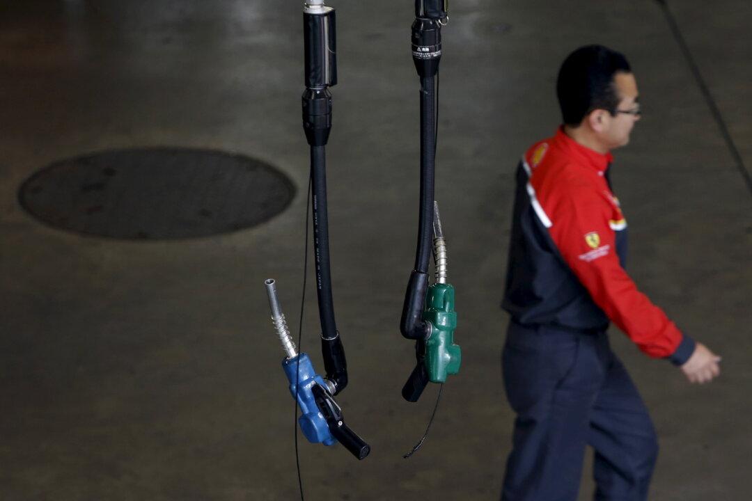 BOJ Says Fuel, Food-Driven Gains to Keep Propping up Japan Inflation