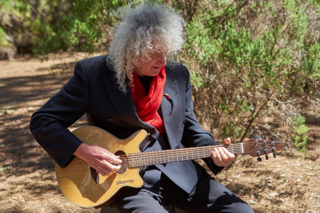 In Spanish Debut, Brian May Sings About ‘Another World’