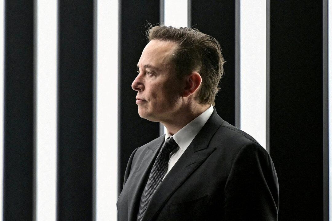 Elon Musk Orders Tesla Execs Back to Office or Face Consequences in WFH Ban