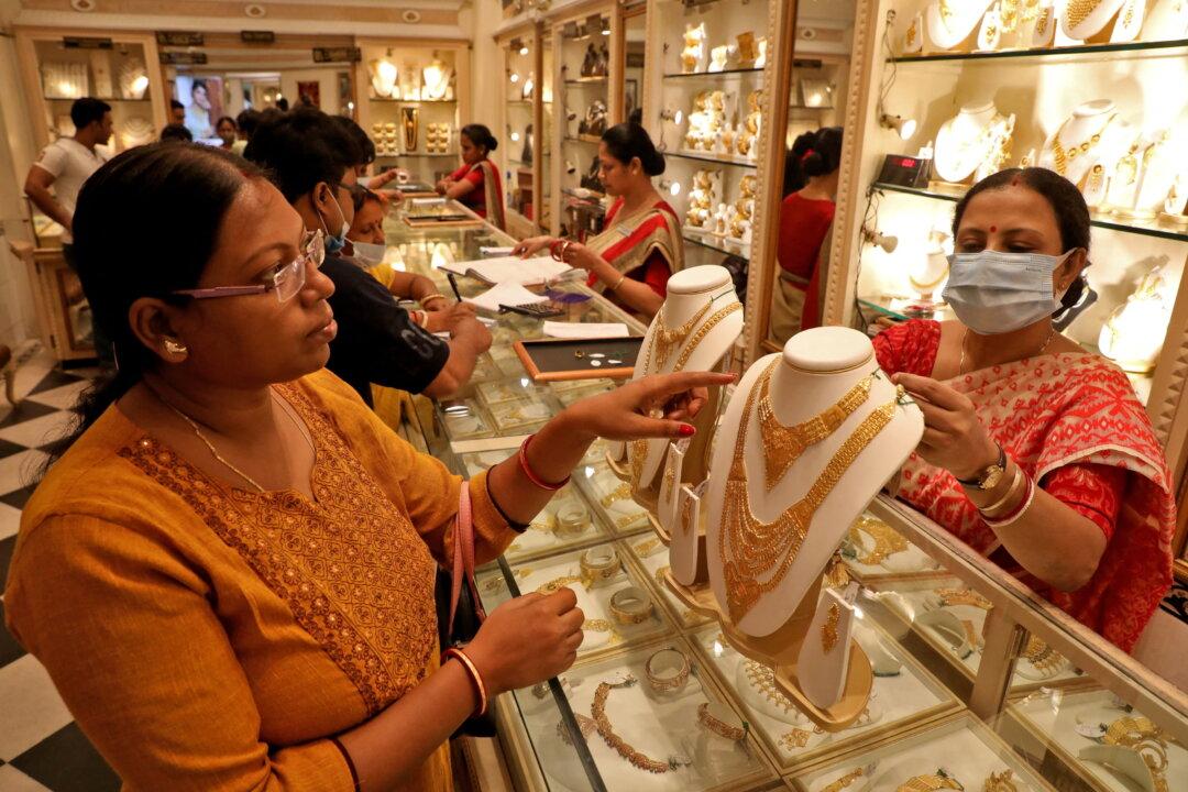 Dollar Rally Accelerates Slide in Metals