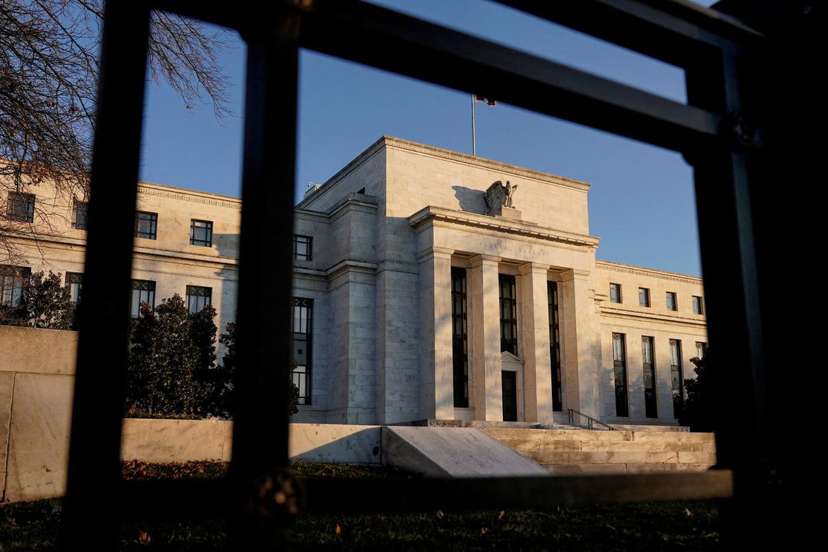 Fed Report Reveals Nationwide Economic Slowdown, Increased Fear of Recession