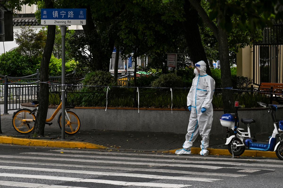 ‘Like a Prison’: Shanghai Residents See No End in Sight 6 Weeks Into COVID-19 Lockdown