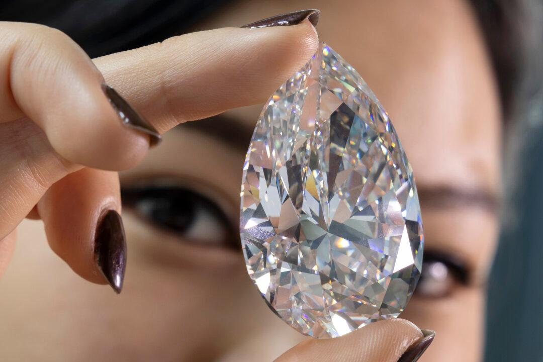 Egg-Sized Diamond Fetches Over $21 Million With Fees at Geneva Sale