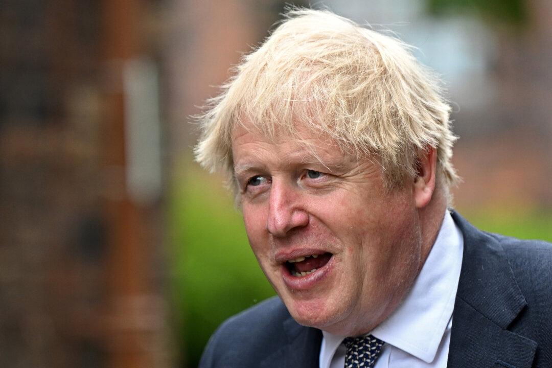 Boris Johnson to Visit Northern Ireland Amid Brexit Protocol Tension