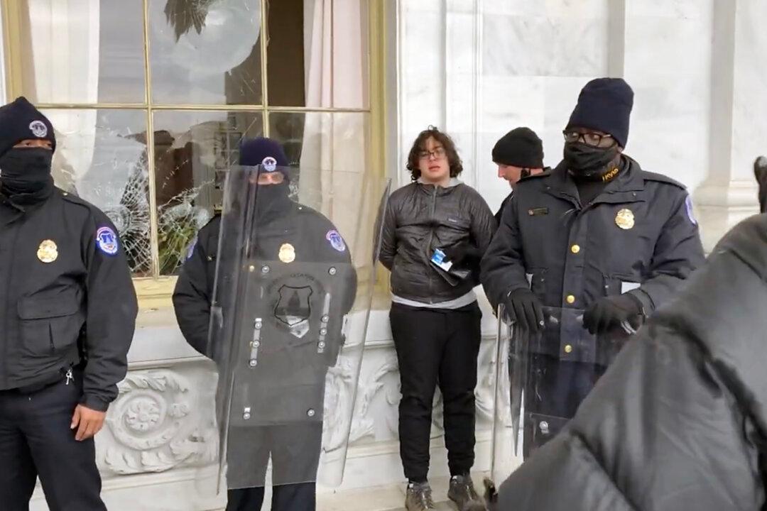 Judge Sentences Jan. 6 Capitol Window-Smasher to 4 Months in Jail
