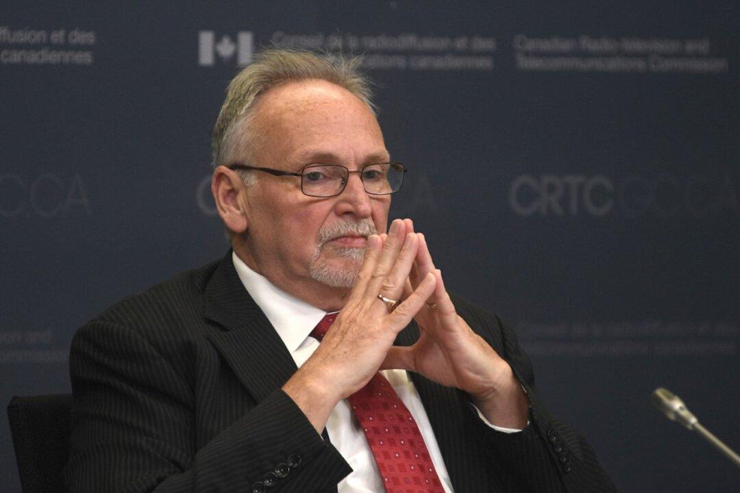 CRTC Head Who Had Beers With a Lobbyist Did No Wrong, Ethics Commissioner Says