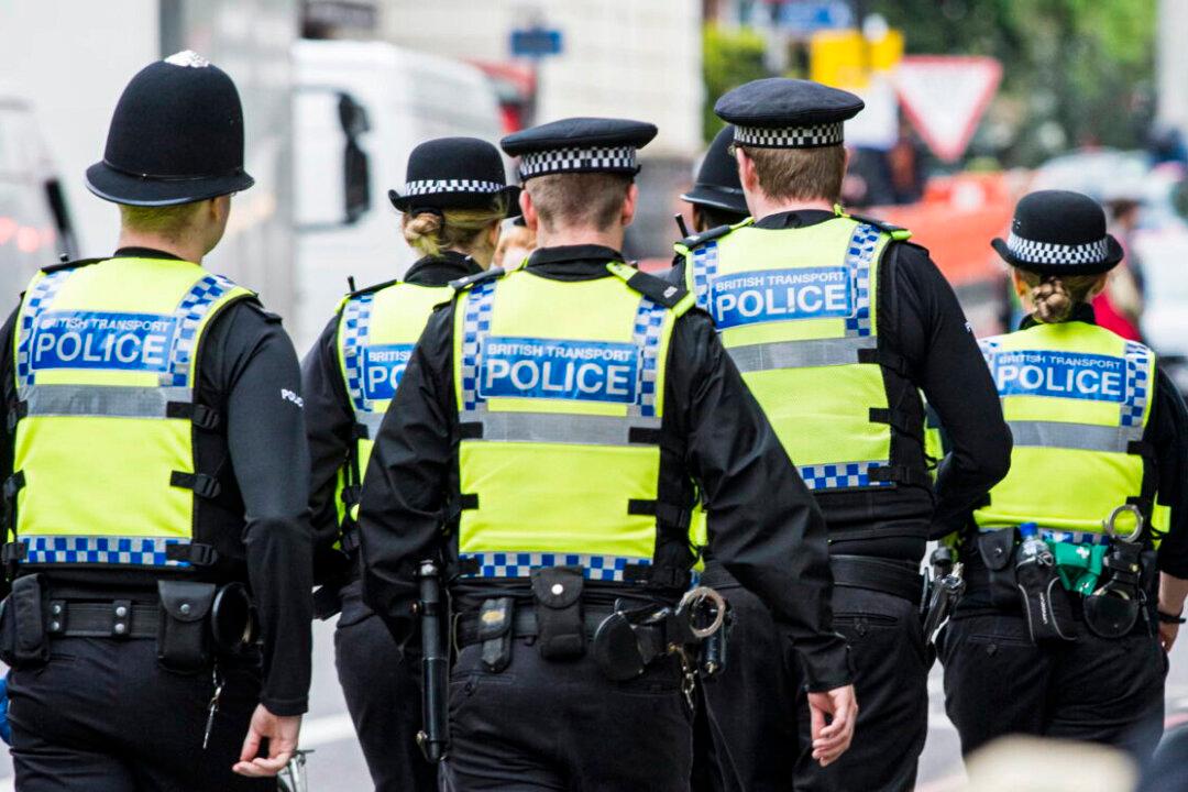 UK Police Chiefs Pledge Officers Will Attend All Home Burglaries