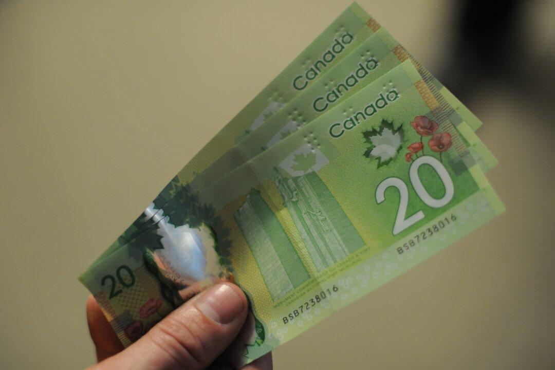 ‘Tip-Flation’ Leads More Canadians to Favour Scrapping Gratuities: Poll