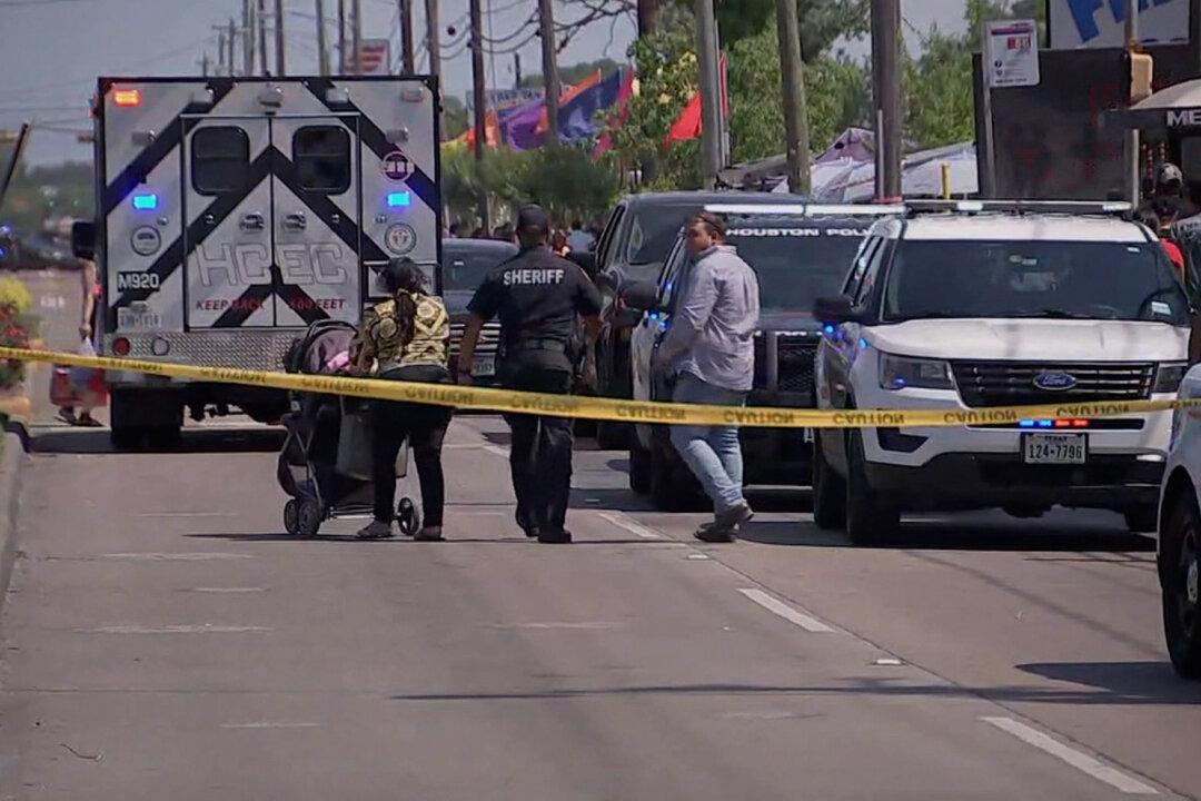 Sheriff: 2 Dead, 3 Hospitalized in Houston Flea Market Shooting