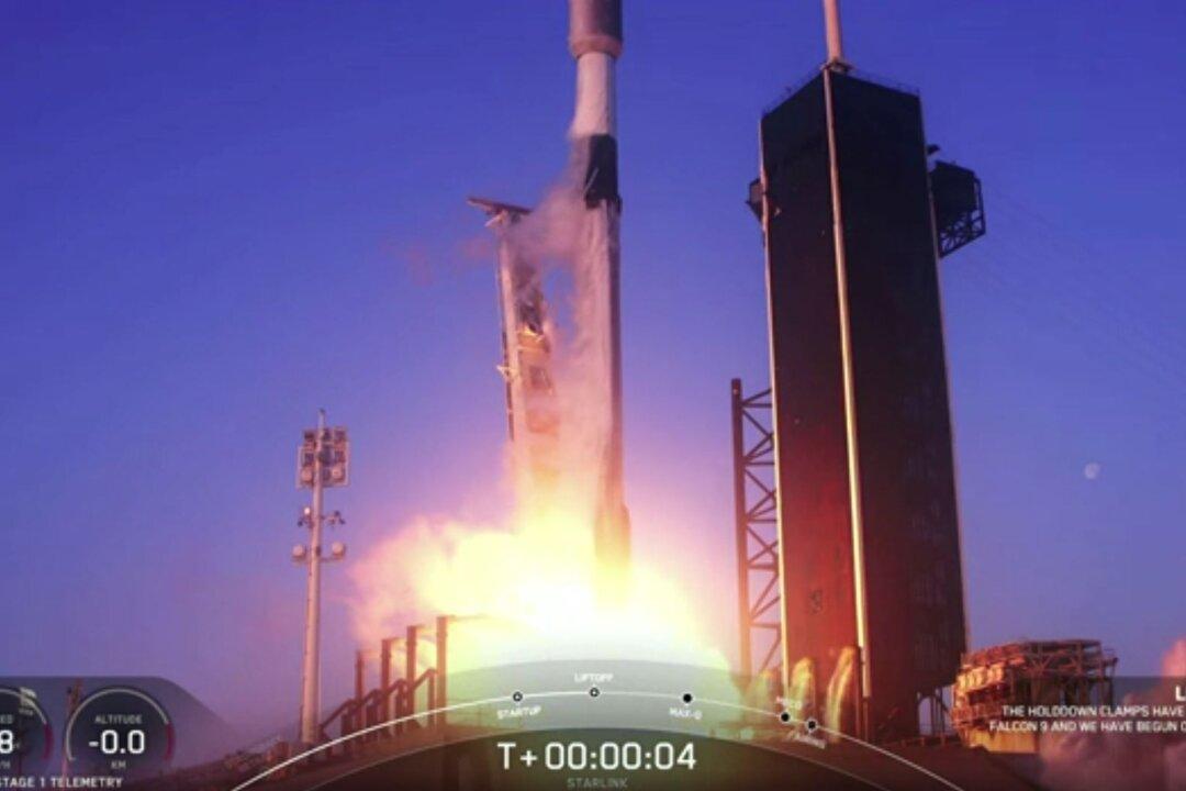 SpaceX Launches 53 Satellites Into Orbit