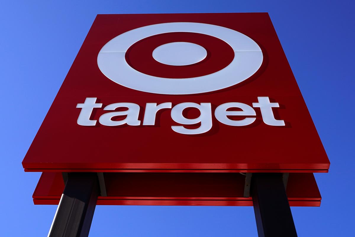 Target Reports Profit Plunge, Warns of Weak Holiday Sales