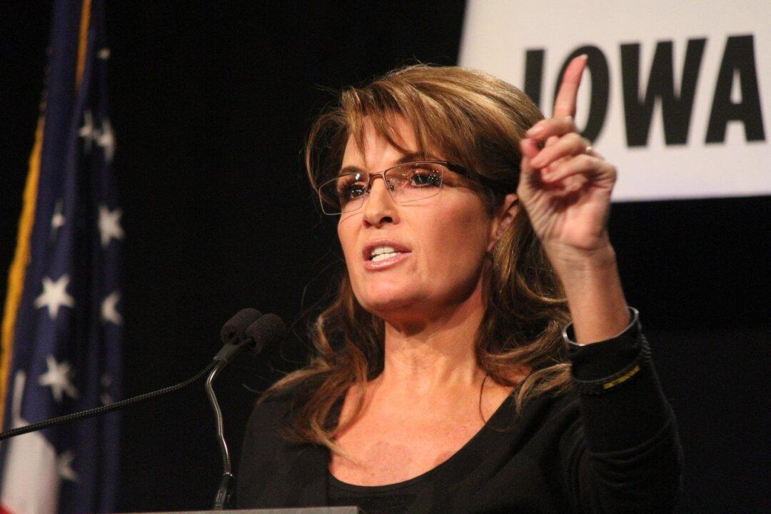 Sarah Palin Dishes on Trump, Her Congress Run and Love With Ron Duguay