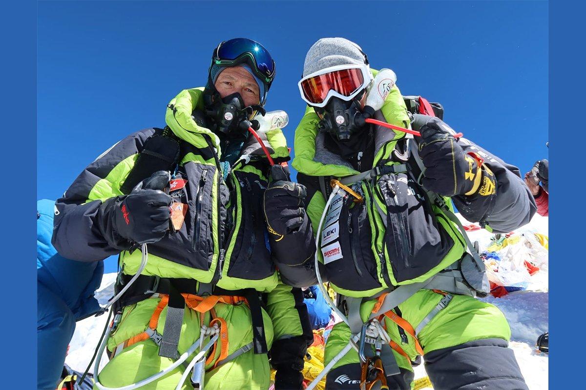 Father and Son Summit Mount Everest, 18-year-old Son is Youngest Hong Konger to Do So