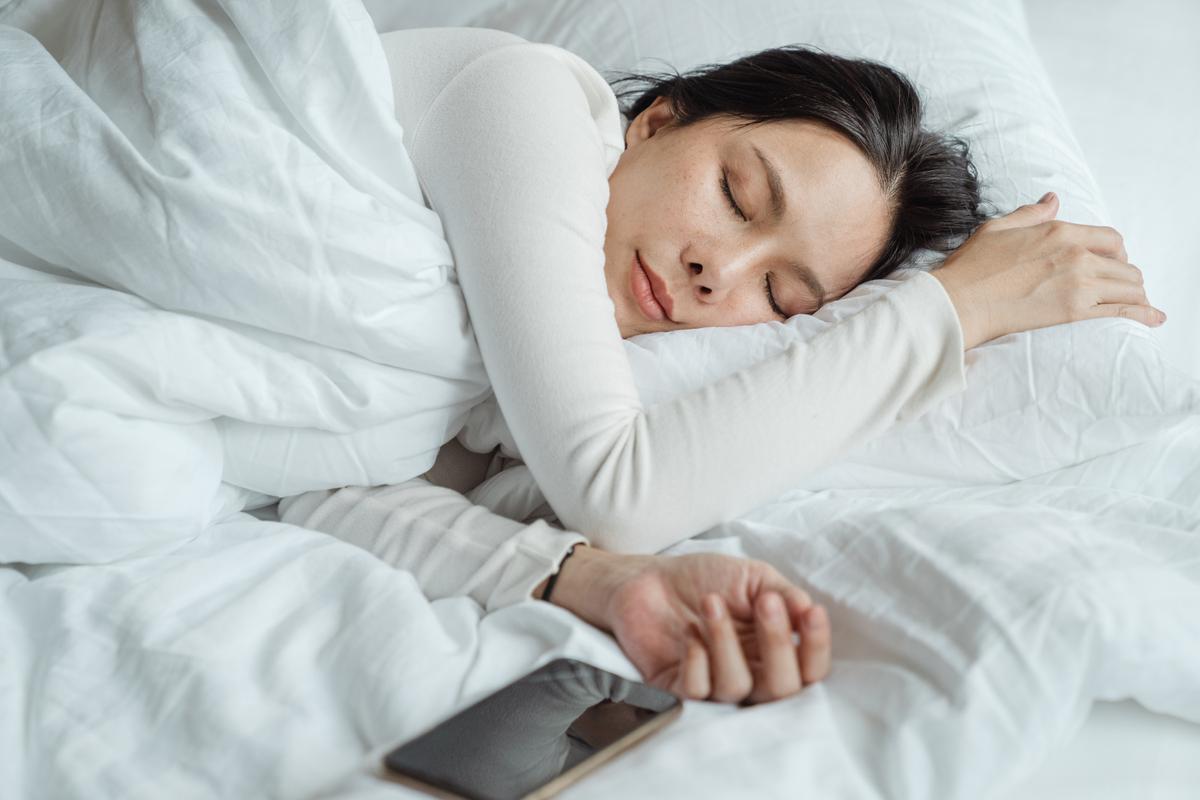 What’s the Best Sleep Position to Combat Heartburn?