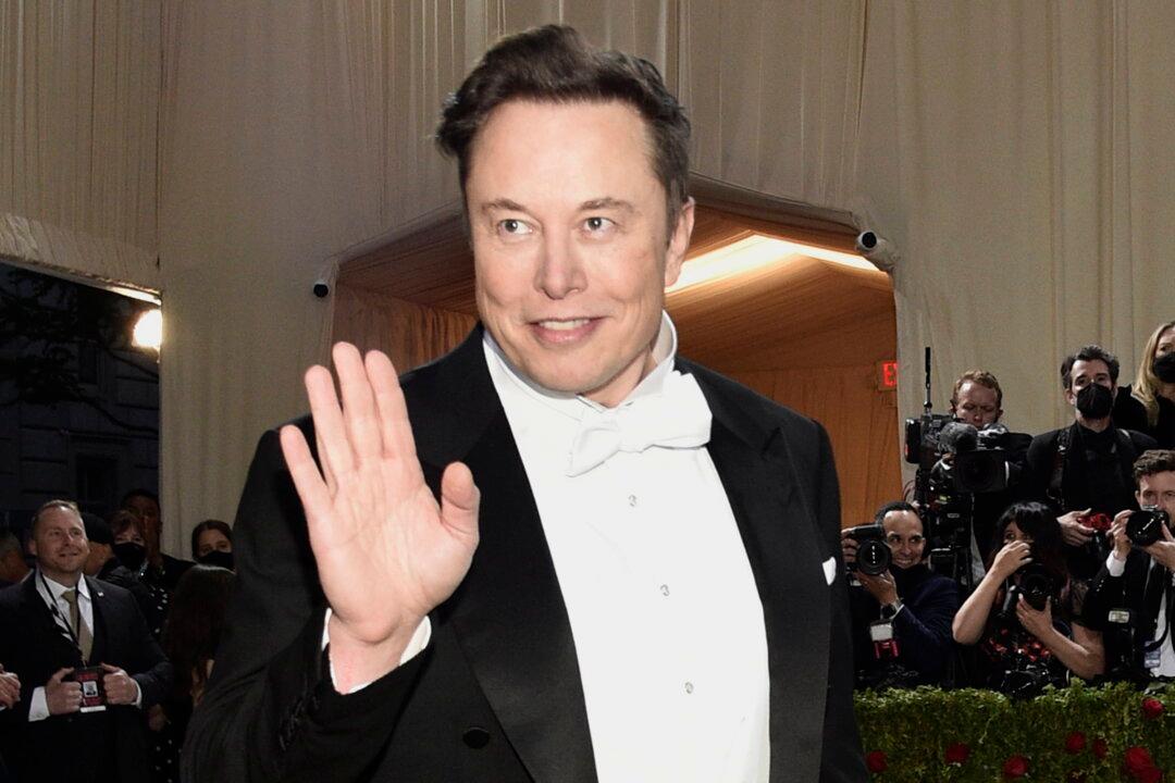 Musk Says Twitter Deal on Hold Over Spam Bots