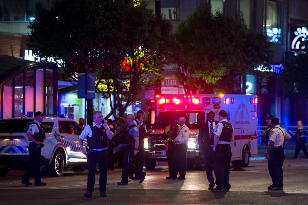 Police: Chicago Shooting Leaves 2 People Dead, 8 Wounded