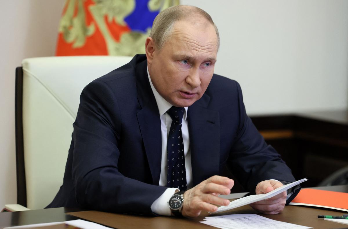 Russia Permanently Bans 963 Americans From Entering Country