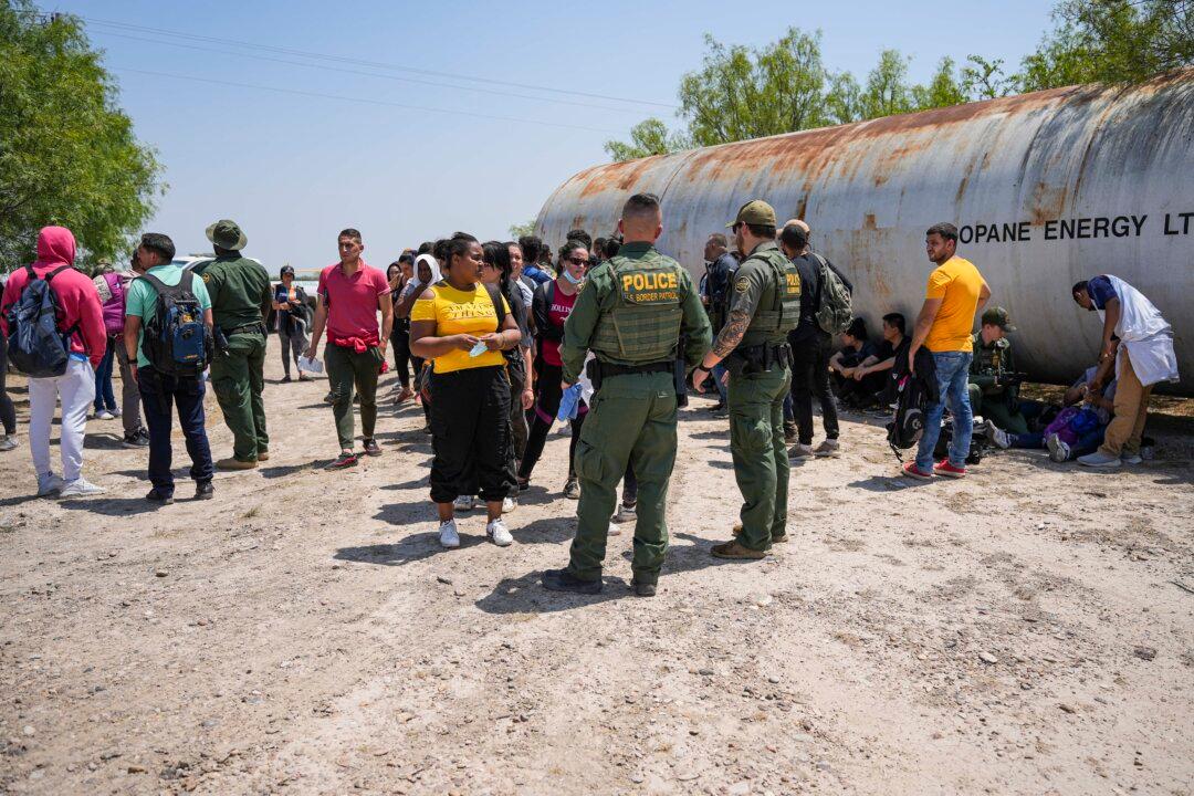 Arrests of Illegal Immigrants at US–Mexico Border Drop From Late 2022 but Break Another Record